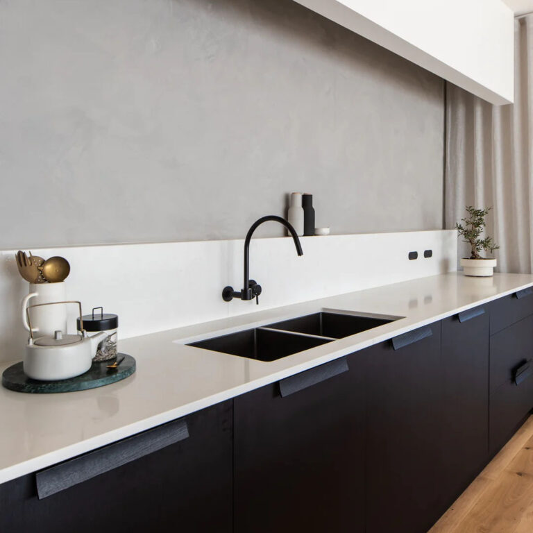 Round High-Rise Swivel Wall Spout