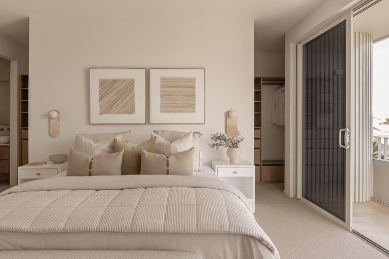 Travis Oval Wall Light